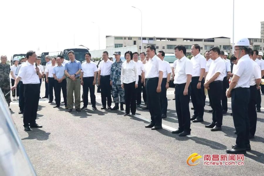 李红军万广明率市四套班子向导前往南外环高速观察